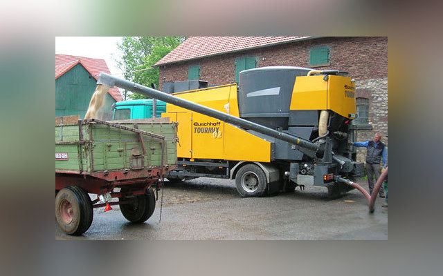 Kombinuotų pašarų gamyba mobiliu malūnu